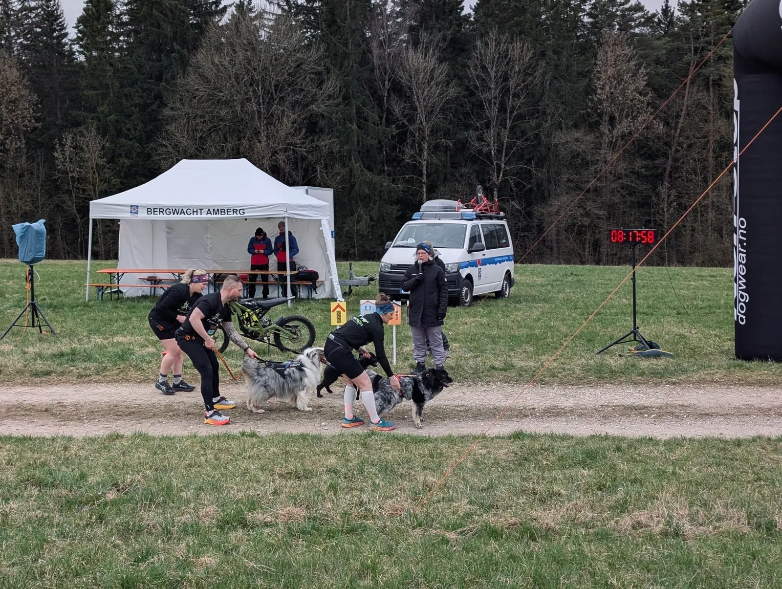 Bikejöring und Scooterjöring beim Canicross-Rennen